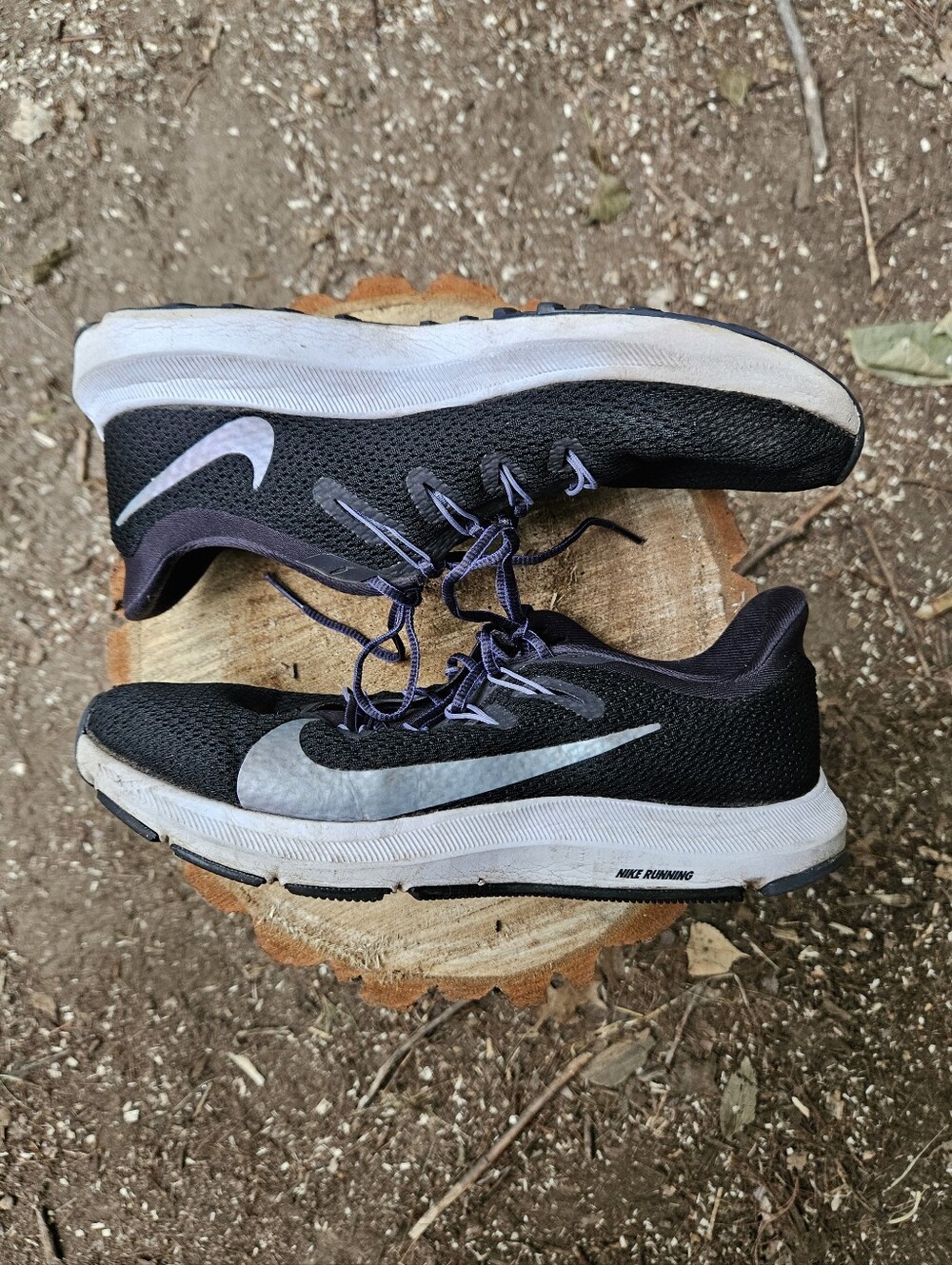 Nike Womens Size 8.5 Quest Black, Pre-loved Running Shoes Sneakers